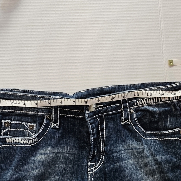 Cute Jeans with Fun Pockets and distressed Detail. Seductions FD. - Picture 10 of 11